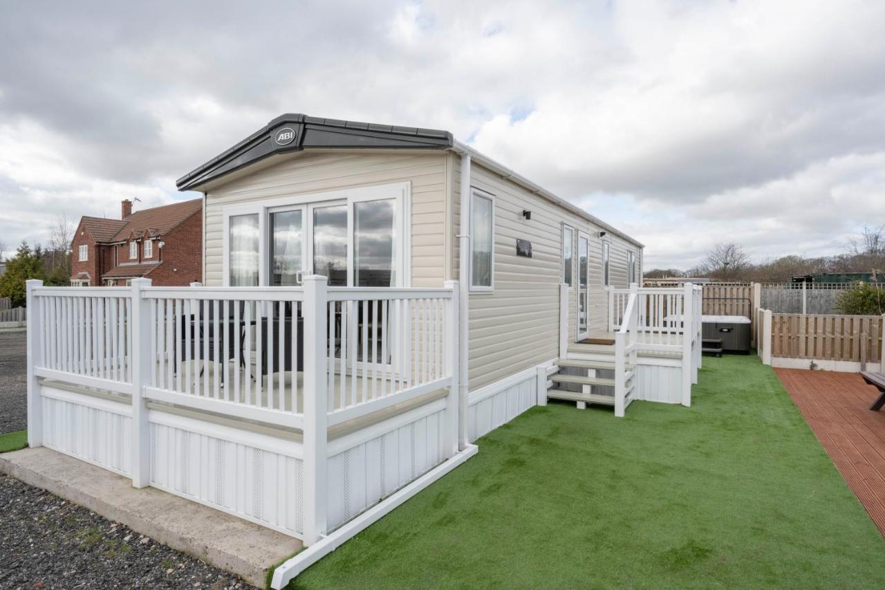 Hallcroft Fishery And Holiday Park Retford Exterior foto