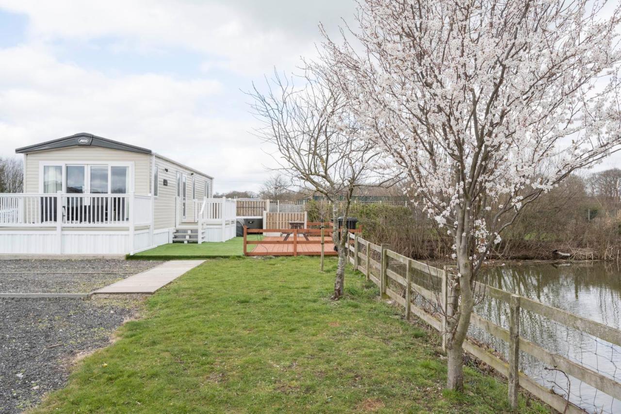 Hallcroft Fishery And Holiday Park Retford Exterior foto