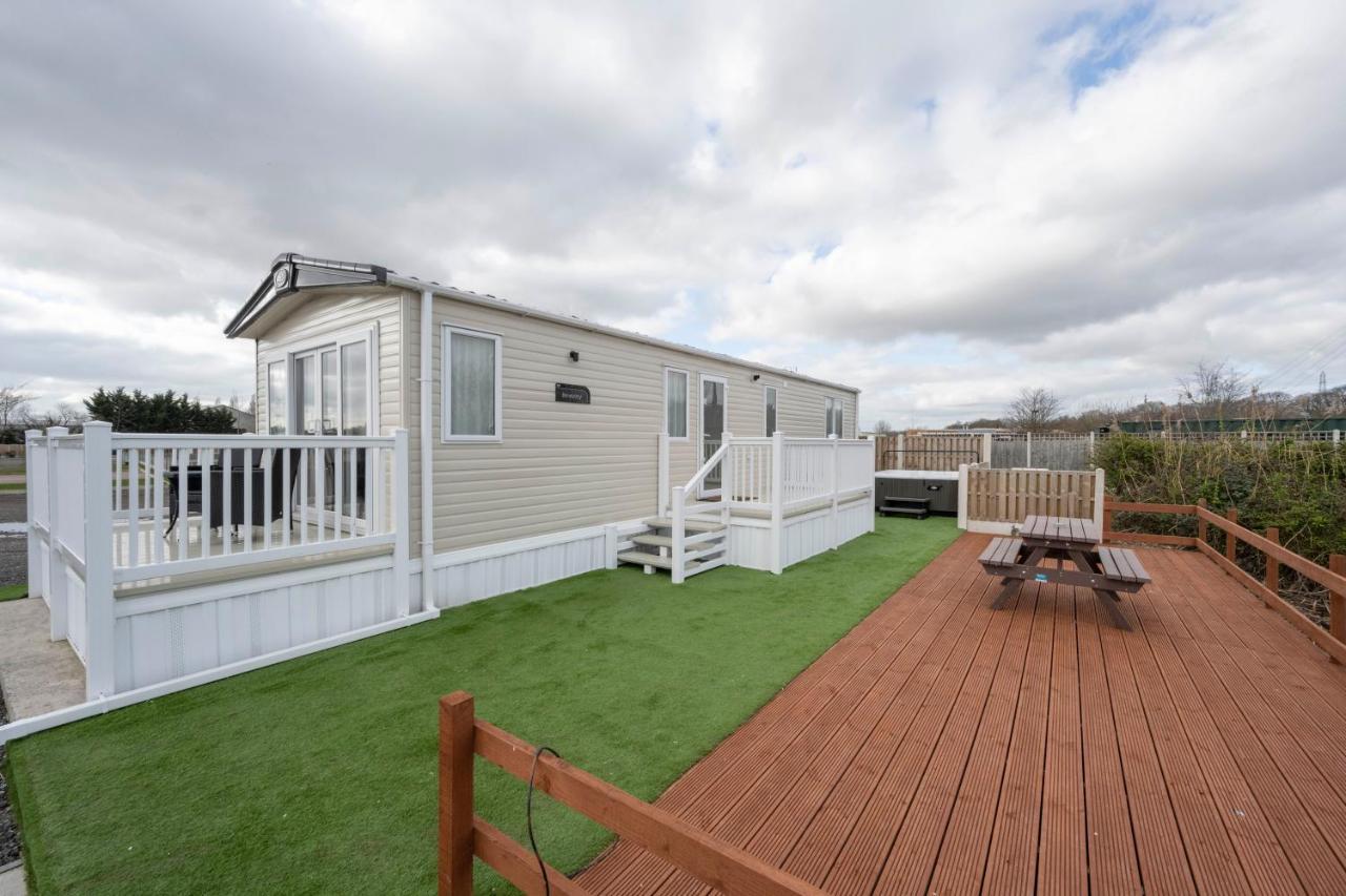 Hallcroft Fishery And Holiday Park Retford Exterior foto