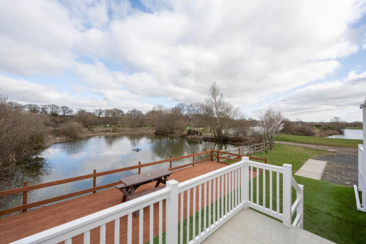 Hallcroft Fishery And Holiday Park Retford Exterior foto